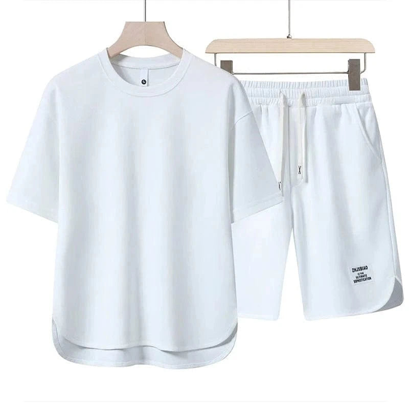 Ultrakomfortabelt og åndbart sæt med T-shirt og shorts